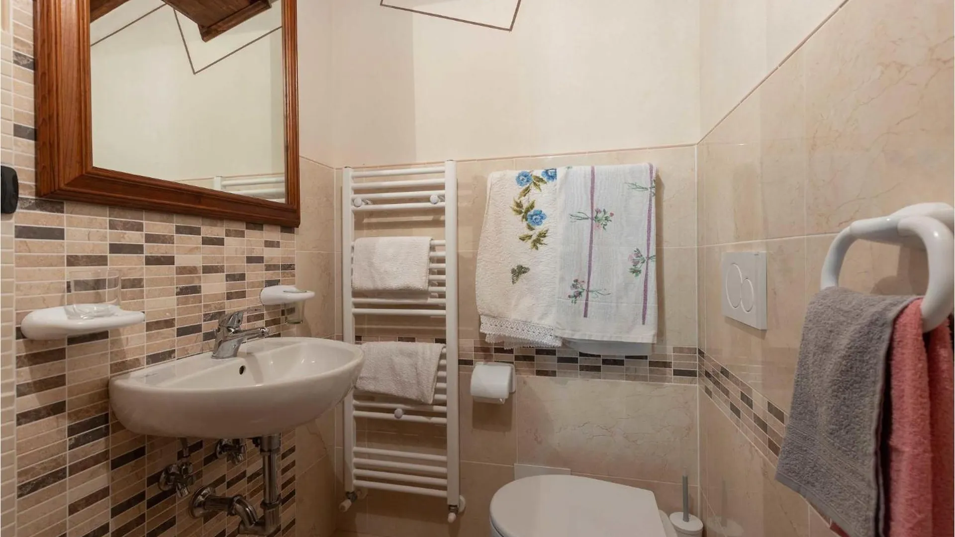 Cozy Home In Barga With Wifi Holiday home